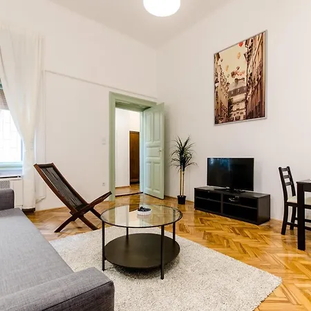 B63 2 Bedroom In Heart Of * Budapest