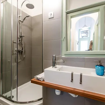 B63 2 Bedroom In Heart Of
