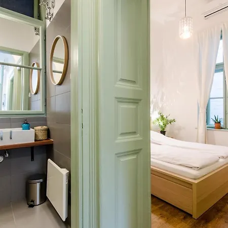 B63 2 Bedroom In Heart Of * Budapest