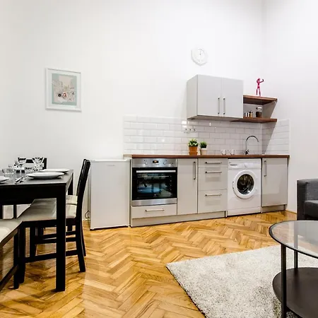 B63 2 Bedroom In Heart Of Apartment