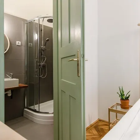 Apartment B63 2 Bedroom In Heart Of Budapest