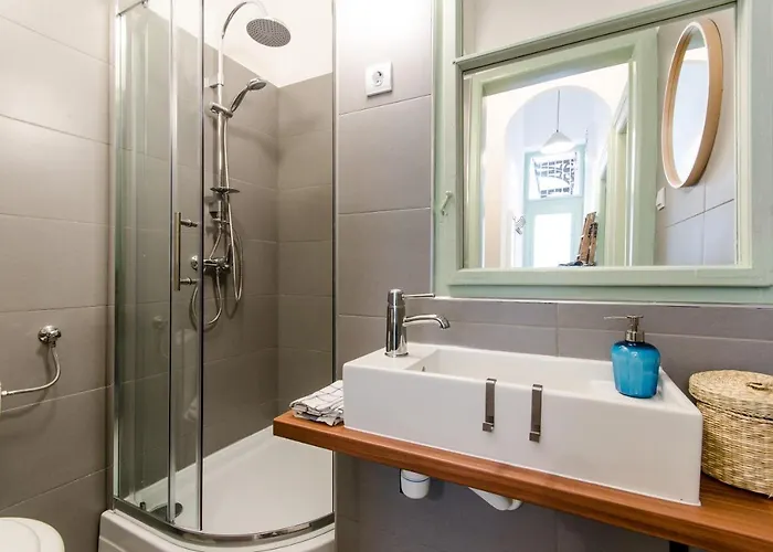 B63 2 Bedroom In Heart Of