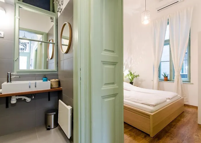 B63 2 Bedroom In Heart Of * Budapest