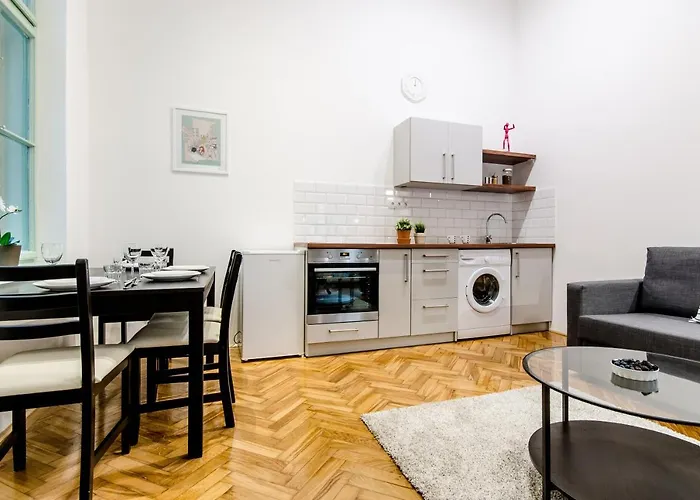 B63 2 Bedroom In Heart Of Apartment