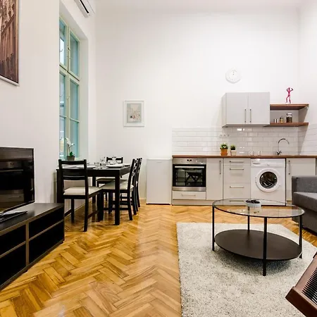 B63 2 Bedroom In Heart Of Апартаменты